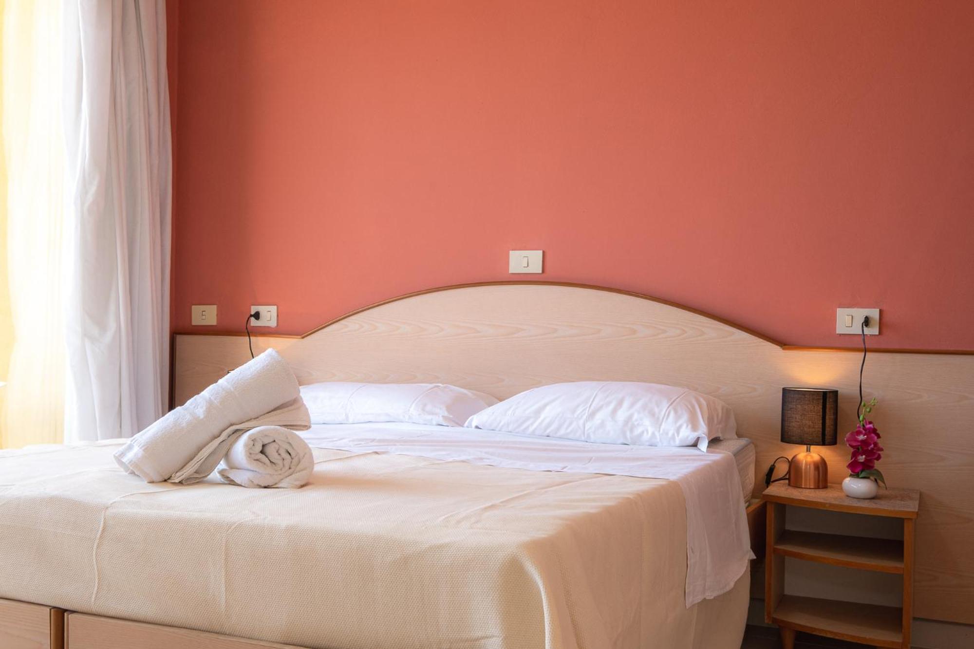 Hotel Crown Римини Экстерьер фото