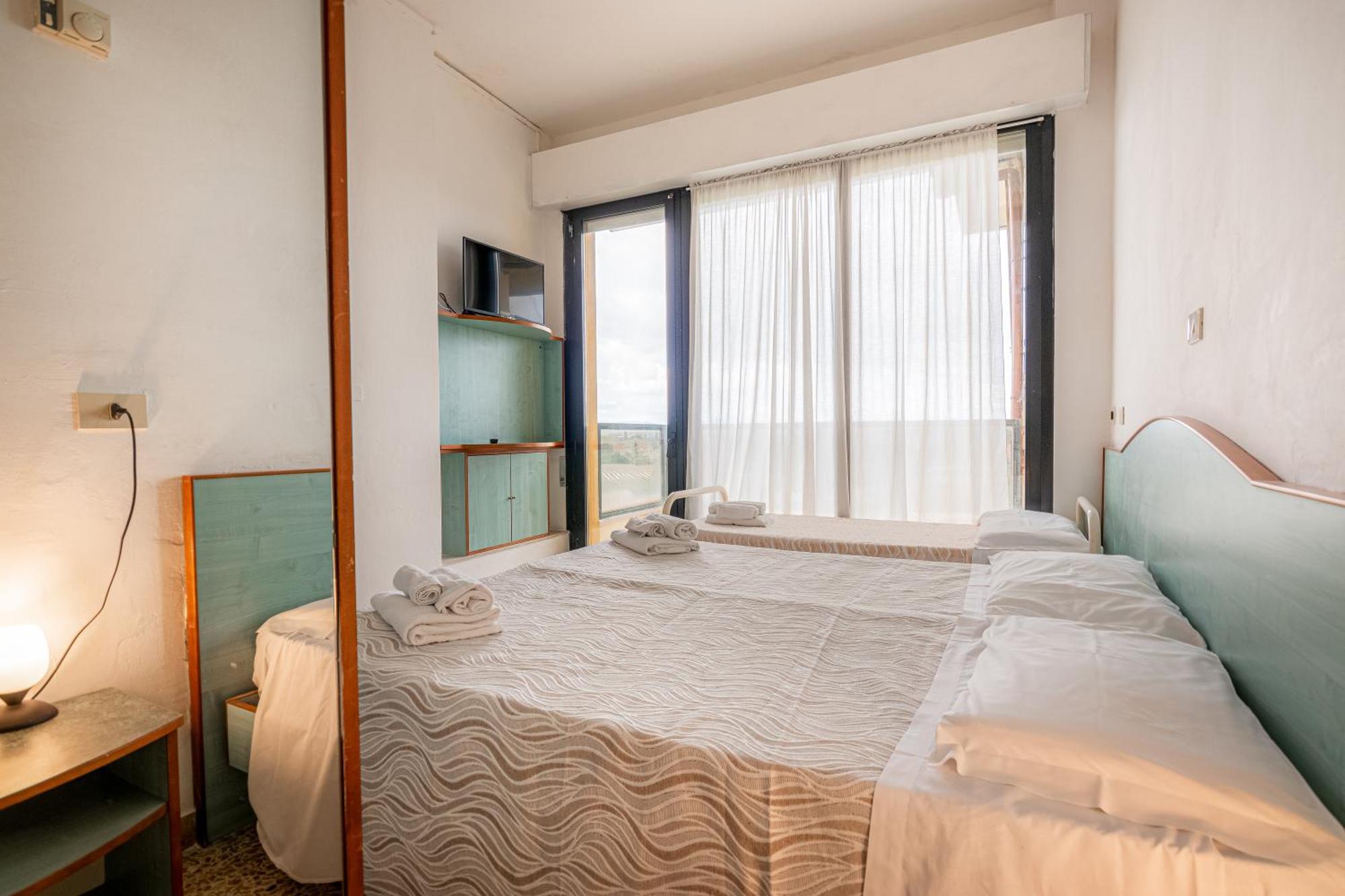 Hotel Crown Римини Экстерьер фото