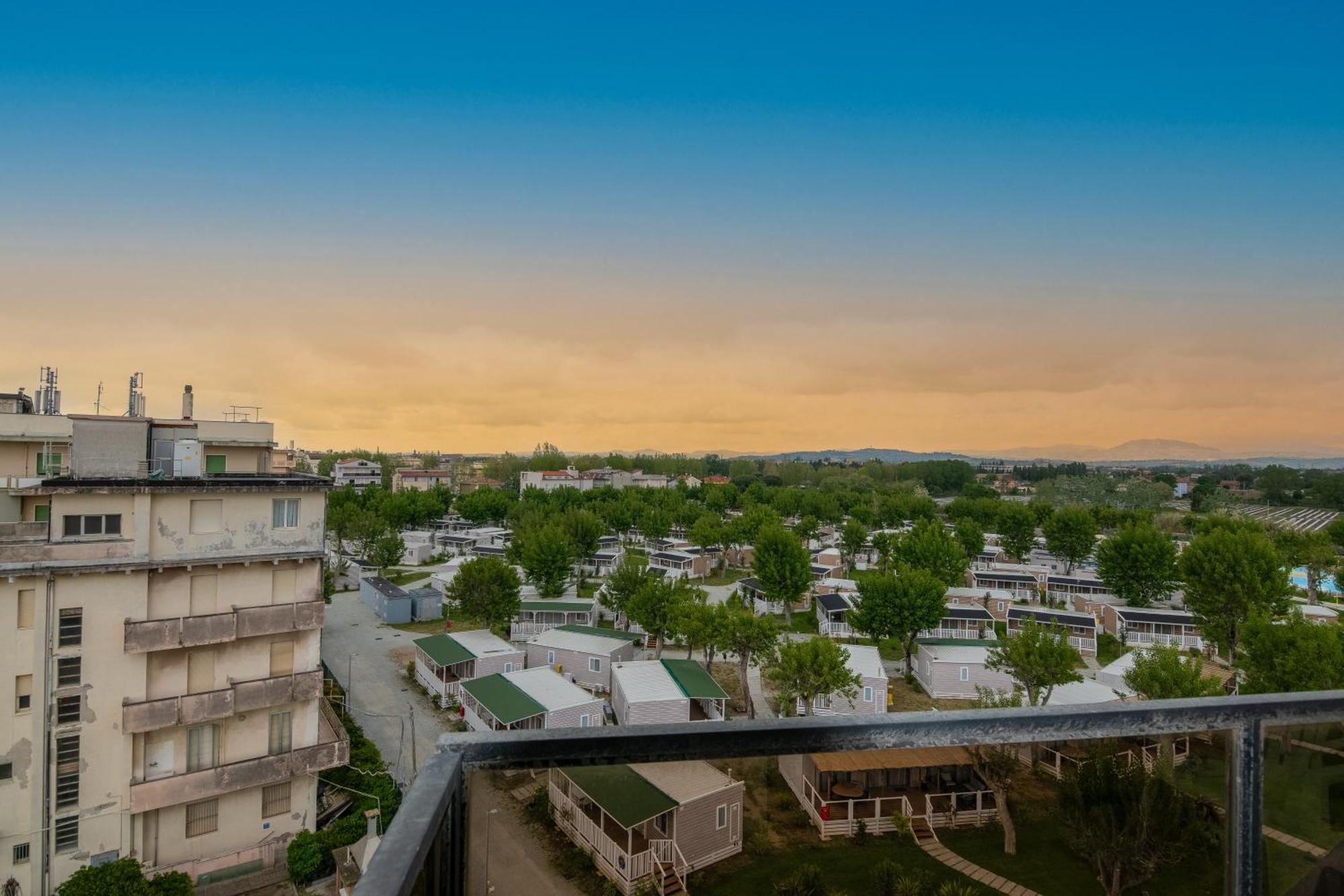Hotel Crown Римини Экстерьер фото