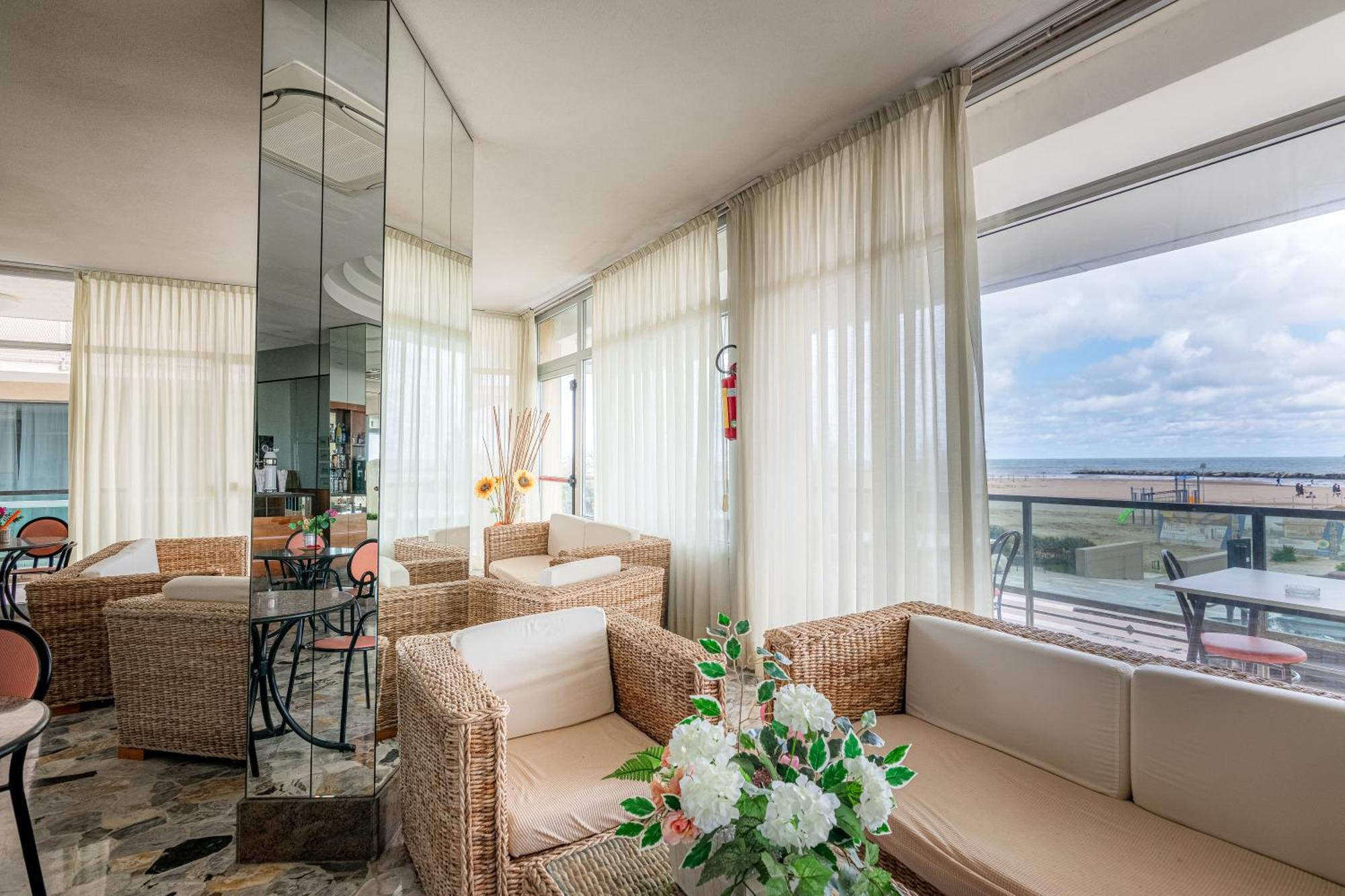 Hotel Crown Римини Экстерьер фото
